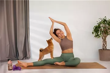 Yoga mit dem Hund Übungen